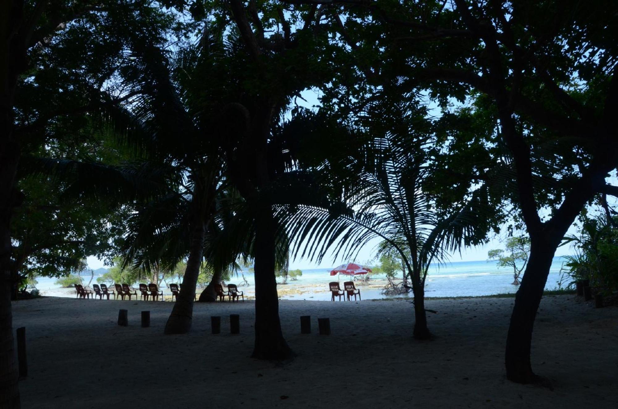 Coconhuts Beach Resort Lakshmanpur Eksteriør billede